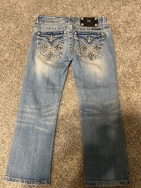 Like new Light Wash Women’s Capri Miss me Jeans size 25